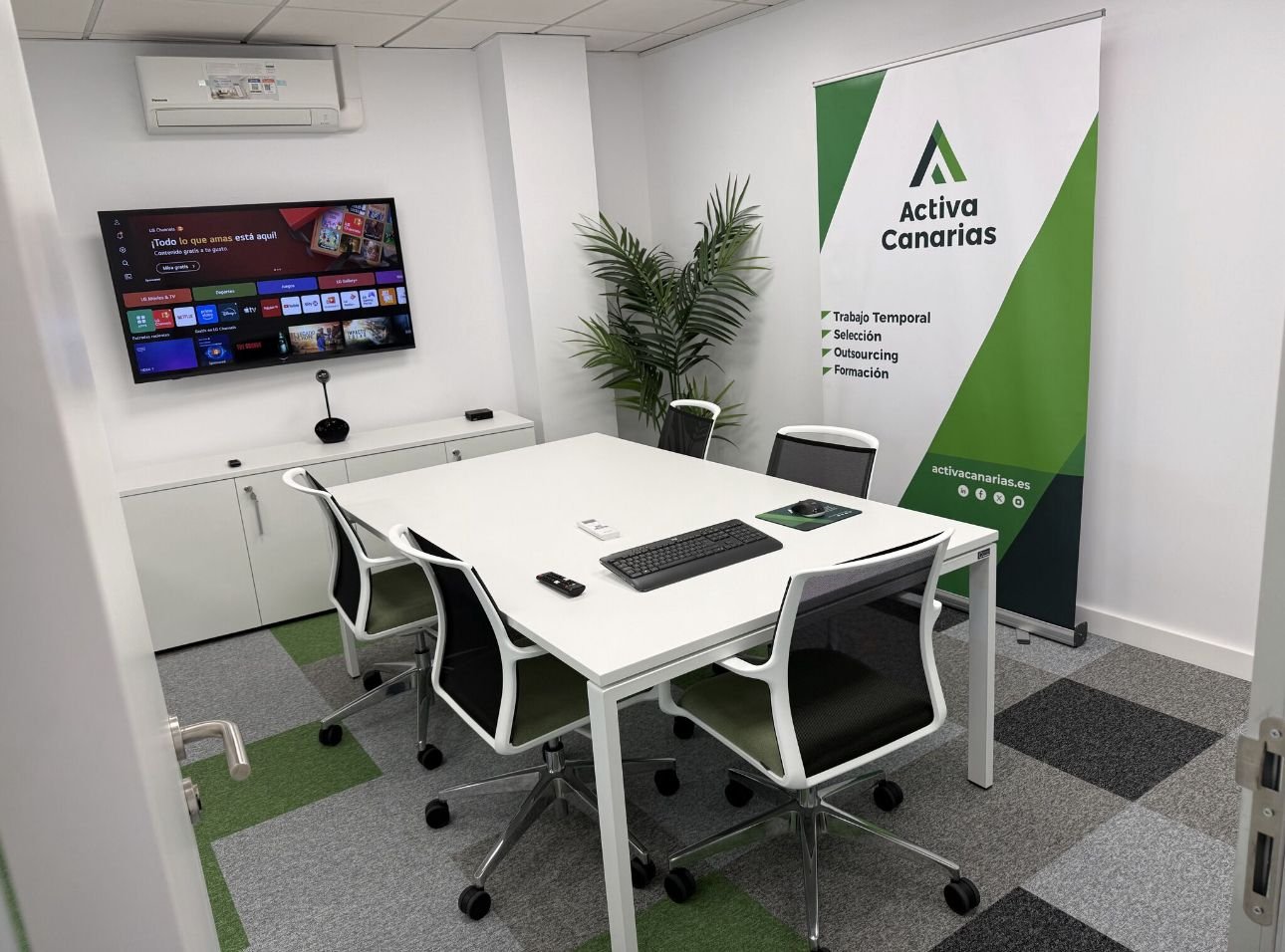 Sala de reuniones de las nuevas oficinas de Activa Canarias